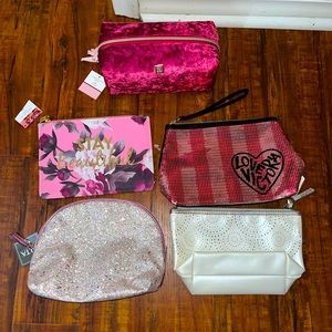 5 makeup pouches for $5‼️